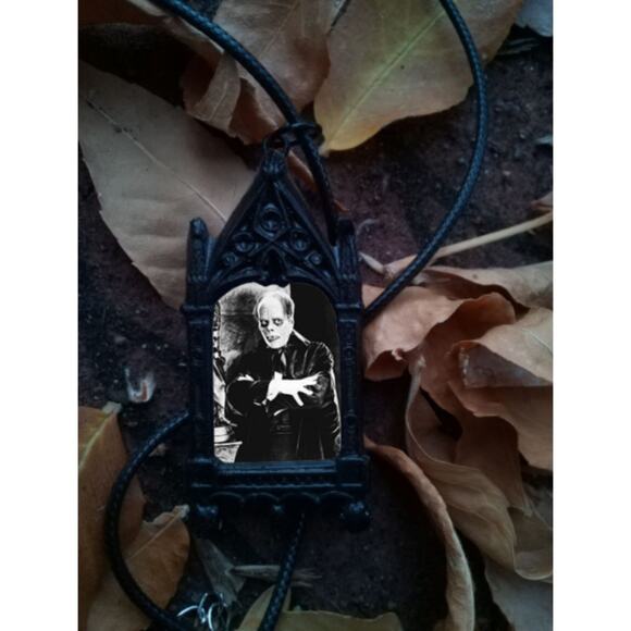 Phantom of the Opera Pendant - Horror Movie Monster Memorabilia Gothic Necklace - Picture 2 of 2